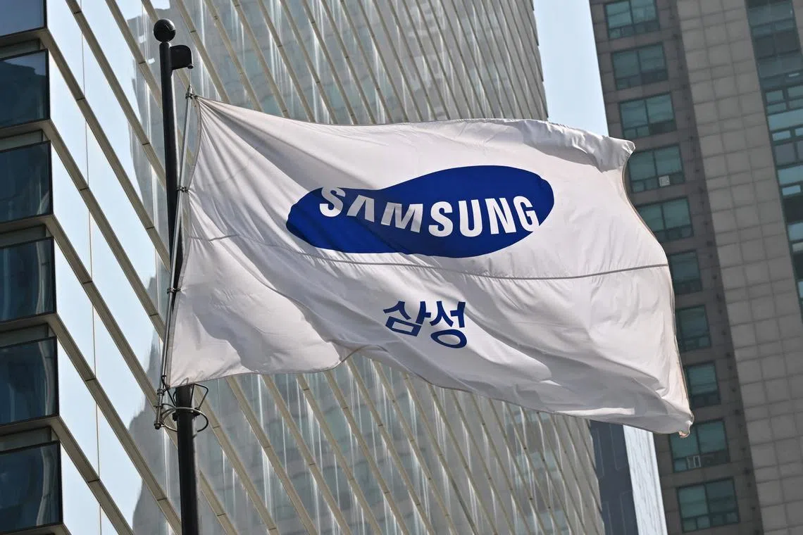 Samsung Electronics is banning employee use of popular generative artificial intelligence (AI) tools like ChatGPT.