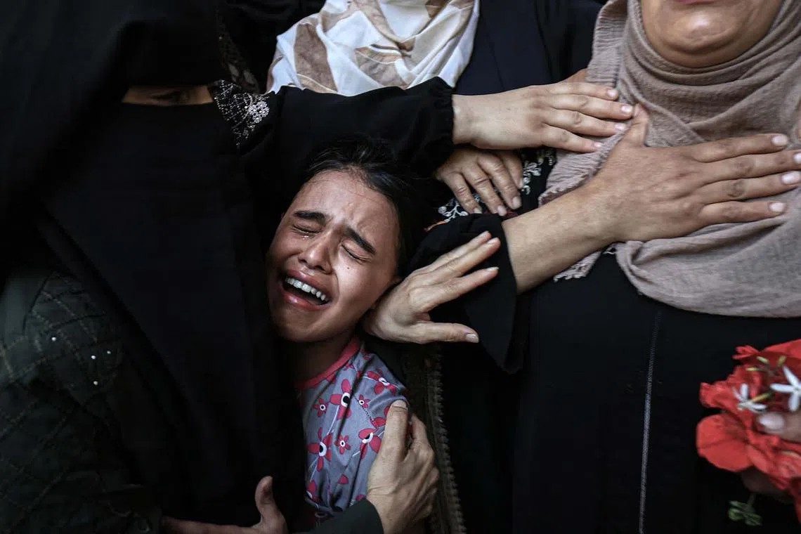 TOPSHOT - Mourners react during the funeral of Palestinian Majdi Ghabayen, who died of wounds sustained in an explosion during a rally near the border fence with Israel on September 13, in Beit Lahia in the northern Gaza Strip on September 25, 2023. (Photo by Mahmud HAMS / AFP)