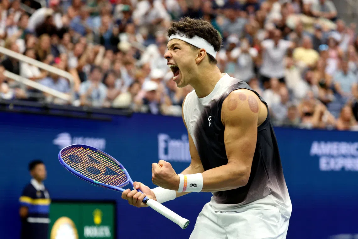Home crowd powers Shelton past Hurkacz in US Open second round