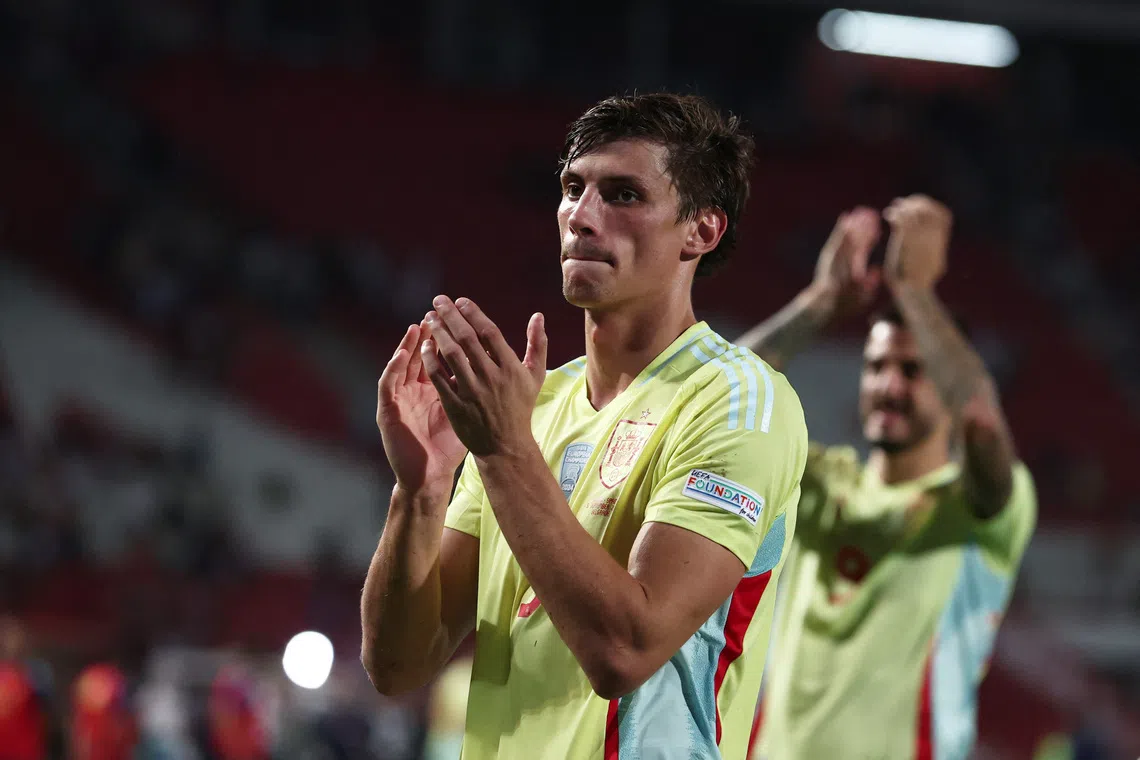 Soccer Football - Nations League - League A - Group 4 - Serbia v Spain - Red Star Stadium, Belgrade, Serbia - September 5, 2024 Spain's Robin Le Normand applauds fans at the end of the match REUTERS/Zorana Jevtic