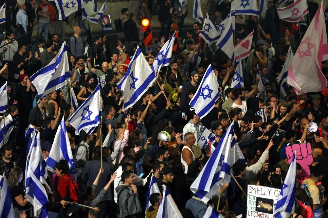 Tens of thousands of people poured out on the streets following PM Netanyahu’s announcement that he had dismissed Defence Minister Yoav Gallant.