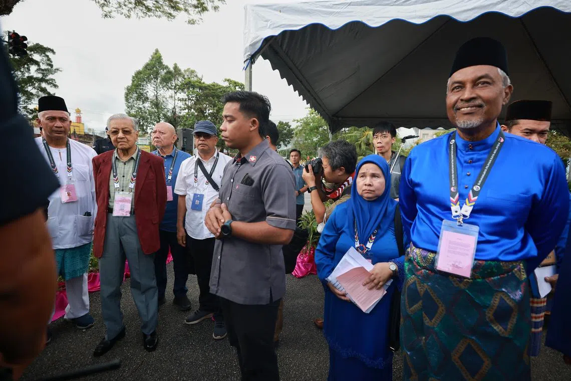 Gerakan Tanah Air (GTA) chairman Tun Dr Mahathir Mohamad Gerakan Tanah Air (GTA) chairman Tun Dr Mahathir Mohamad with UMNO candidate Datuk Armishah Siraj at the nomination centre Kuah, Langkawi on Nov 5, 2022.