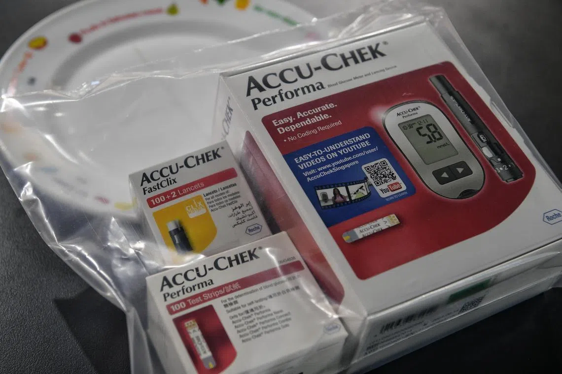 Roche Diabetes Care partners with Diabetes Singapore to launch Community Outreach Programme in South West CDC for patients with Diabetes in the Community. Roche Diabetes Care and charity organisation Diabetes Singapore announce the launch of the first community outreach programme in Singapore to donate medical devices to the community. Roche's diabetes care package includes a blood glucose monitor, test strips, lancets, and HbA1c test kits that will support the structured SMBG regimen for up to 1 year at heavily subsidised rates.