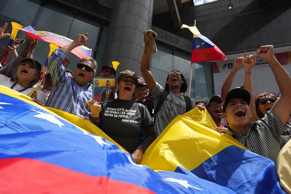 Demonstrators gather to protest election results that awarded Venezuela's President Nicolas Maduro with a third term, in Caracas, Venezuela July 30, 2024. REUTERS/Alexandre Meneghini