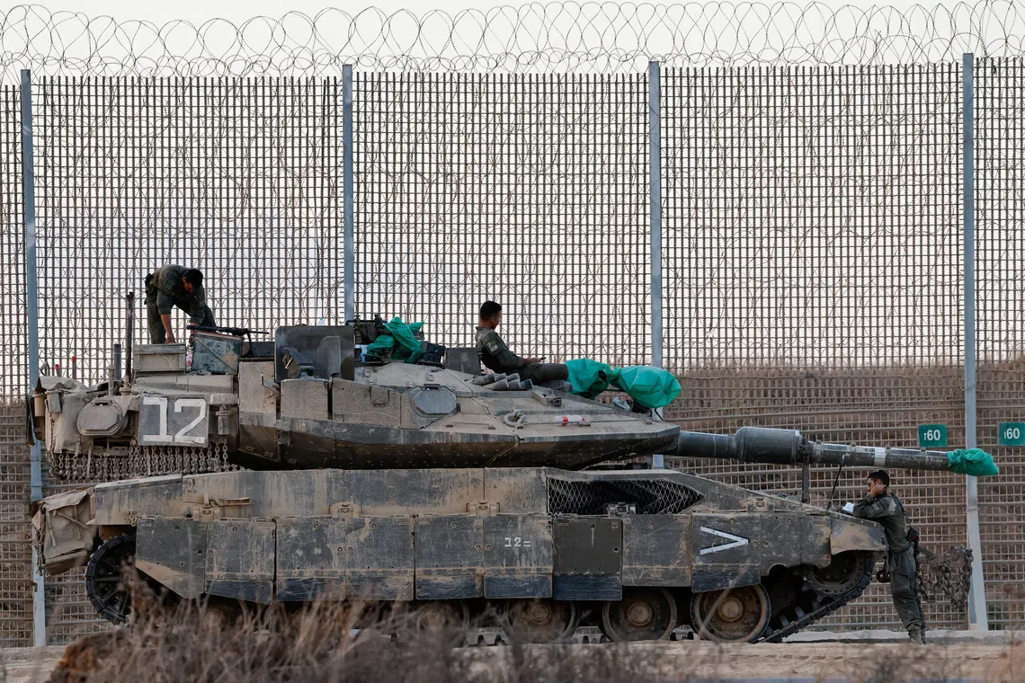 An Israeli tank stands on the Israeli side of the border with Gaza, in Israel, October 19, 2025. REUTERS/Amir Cohen