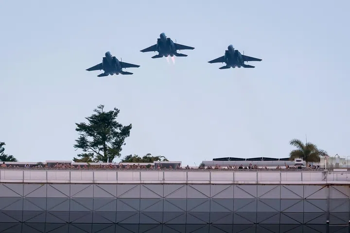NDP 2023: RSAF puts on thrilling show; President Halimah reviews guard ...