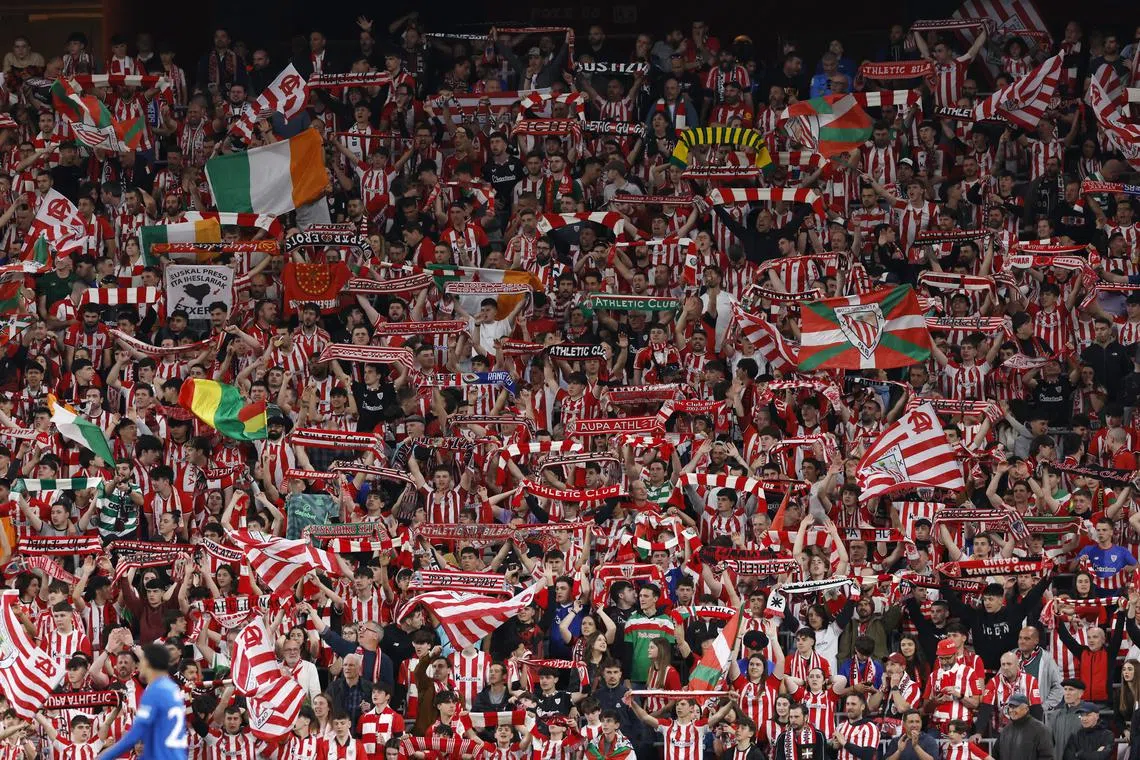 Soccer Football - Europa League - Quarter Final - Second Leg - Athletic Bilbao v Rangers - San Mames, Bilbao, Spain - April 17, 2025 Athletic Bilbao fans REUTERS/Vincent West
