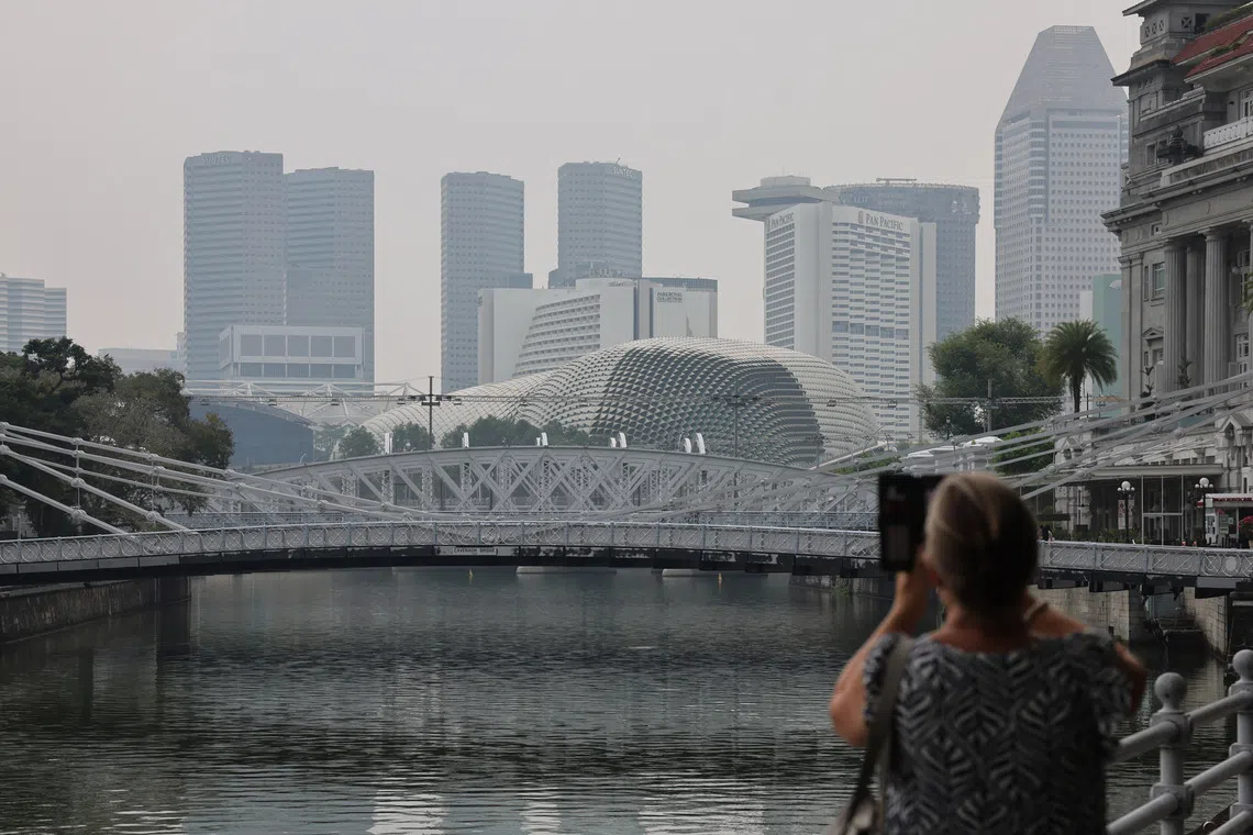 The haze seen from Boat Quay (Singapore river) at 9.45am on Sept 10, 2026. The 24hr PSI in the South is 78. ST PHOTOS: Gin Tay