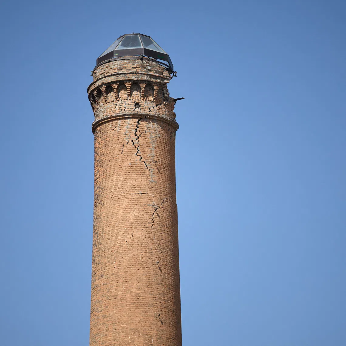 Cracks on a damaged tower in the aftermath of an earthquake that struck southern Spain, in Granada, Spain, August 18, 2026. REUTERS/Fermin Rodriguez