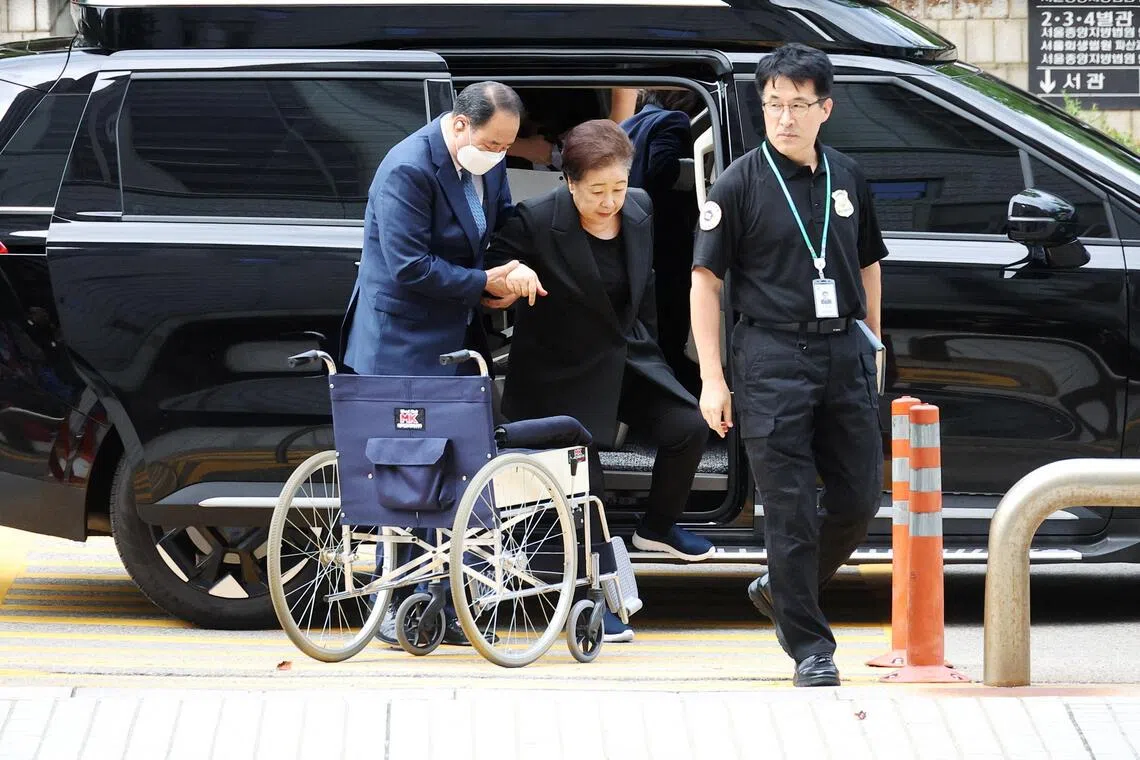 Han Hak-ja, the leader of the Unification Church, arrives at a court to attend a hearing to review her arrest warrant requested by special prosecutors in Seoul, South Korea, September 22, 2025.   REUTERS/Kim Hong-Ji