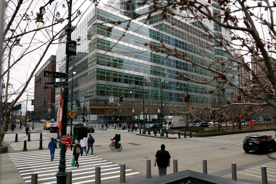 Wall Street’s biggest banks shrank their ranks by about 21,000 people in the first half of this year.