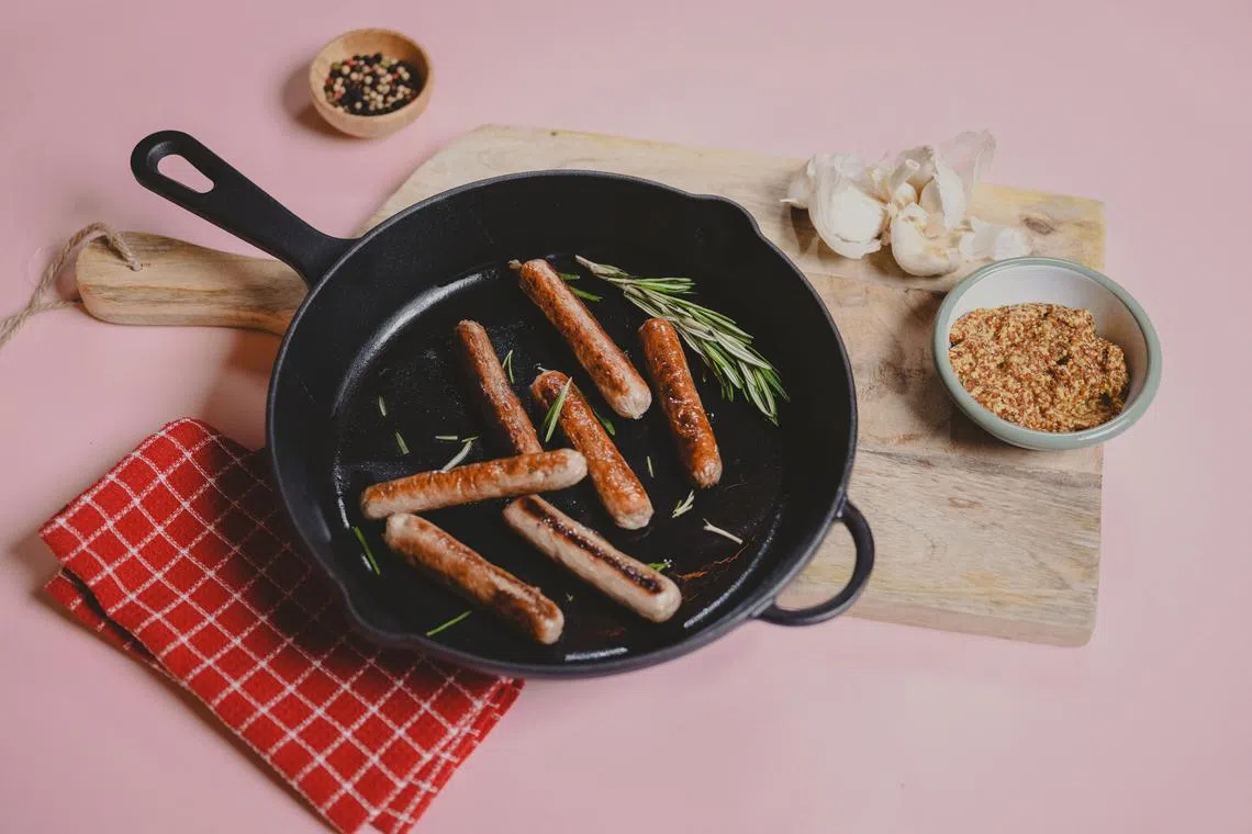 sbmeat21 - Meatable's cell-cultured pork sausages.

Photos to be credited to: Meatable