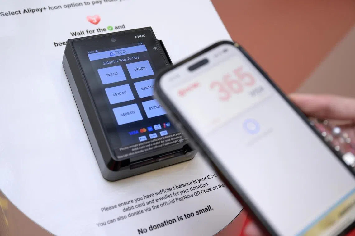 ntsmrt14/	ST20251114_202581100932/Ng Sor Luan/Senior Minister of State at the Ministry of Transport, Sun Xue Ling launching Tap for Hope, a fund-raising initiative by SMRT at Woodlands MRT Station on Nov 14, 2025.