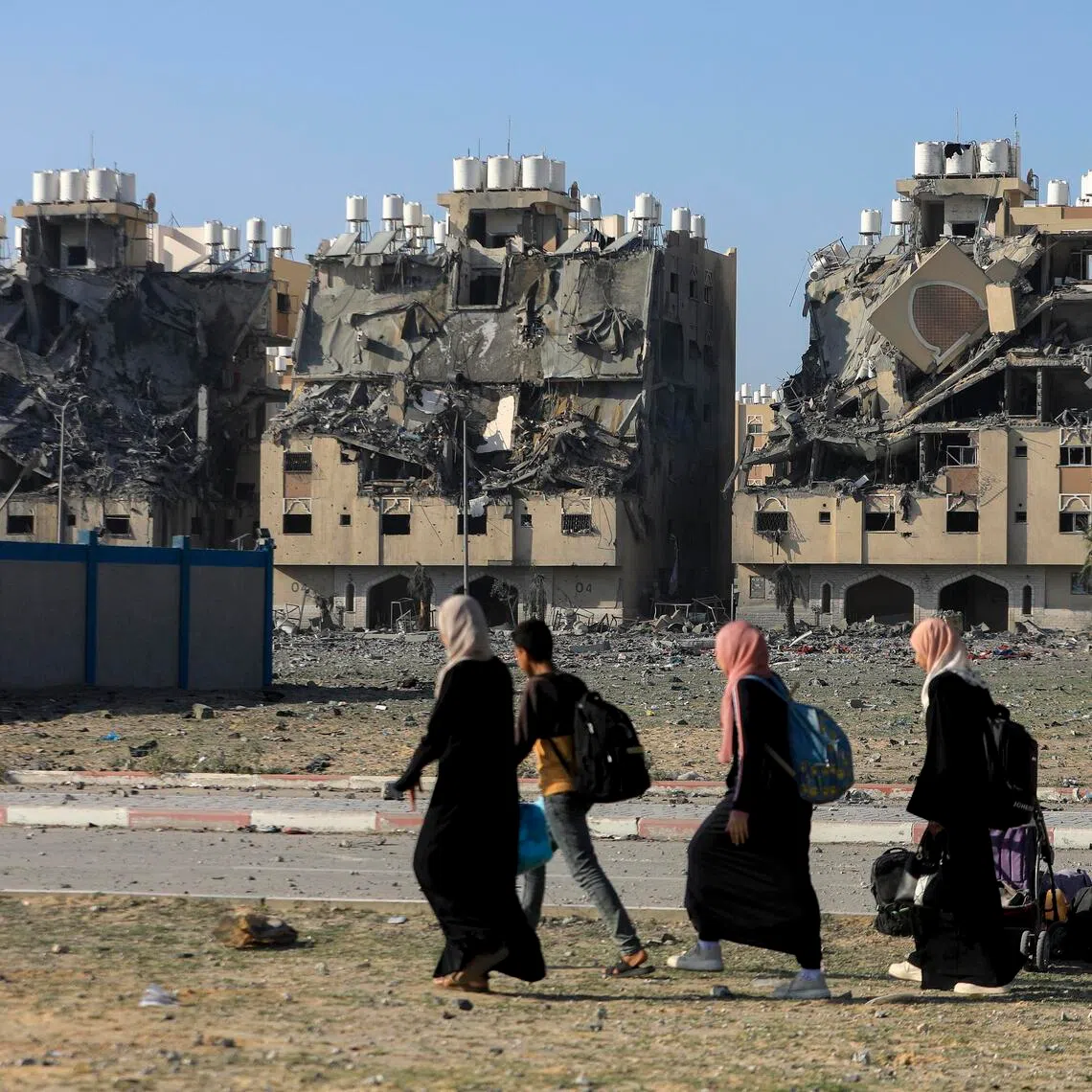 Munitions experts say that bombs of that size are almost never dropped by US forces in densely populated areas, and US military officers have said such bombs are unsuitable for urban combat.