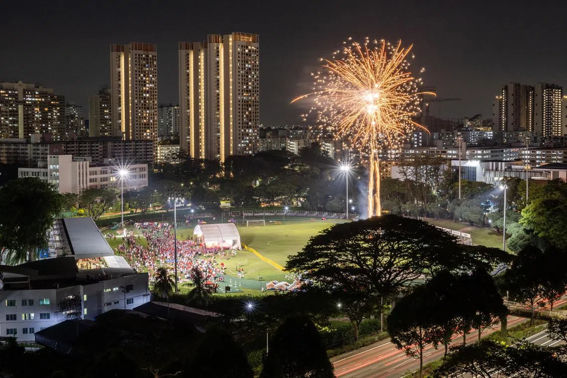 ST20230806_202355153439/ocndp06/Shintaro Tay/Osmond Chia/ At around 8pm, fireworks filled the skies at the ActiveSG Toa Payoh Sport Centre as part of National Day heartland celebrations on Sunday (Aug 6, 2023). The fireworks were also at four other heartland locations. The firework display is part of a series of National Day heartland celebrations, which included activities like sport try-outs, live performances and carnival games.