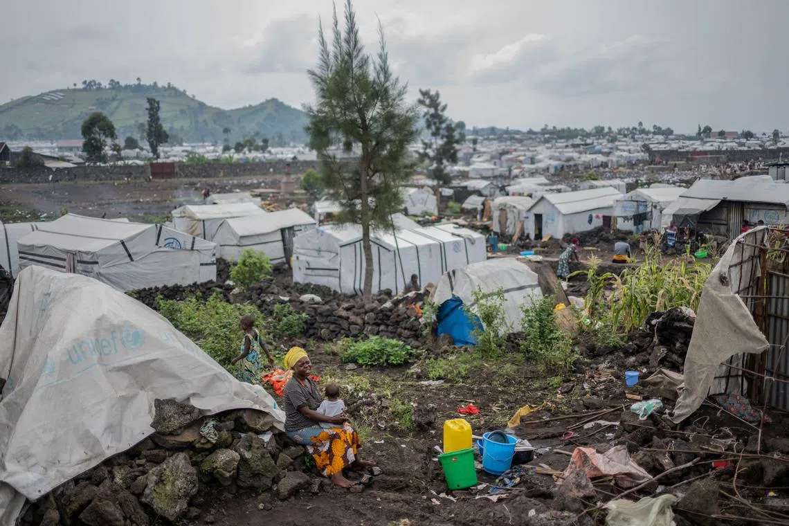 FILE PHOTO: Congolese people displaced following recent clashes between the M23 rebels and the Armed Forces of the Democratic Republic of the Congo (FARDC), leave the camps and return to their homes after the M23 rebels instructed them to vacate the camps in the outskirts of Goma, Democratic Republic of the Congo February 12, 2025. REUTERS/Stringer/File Photo