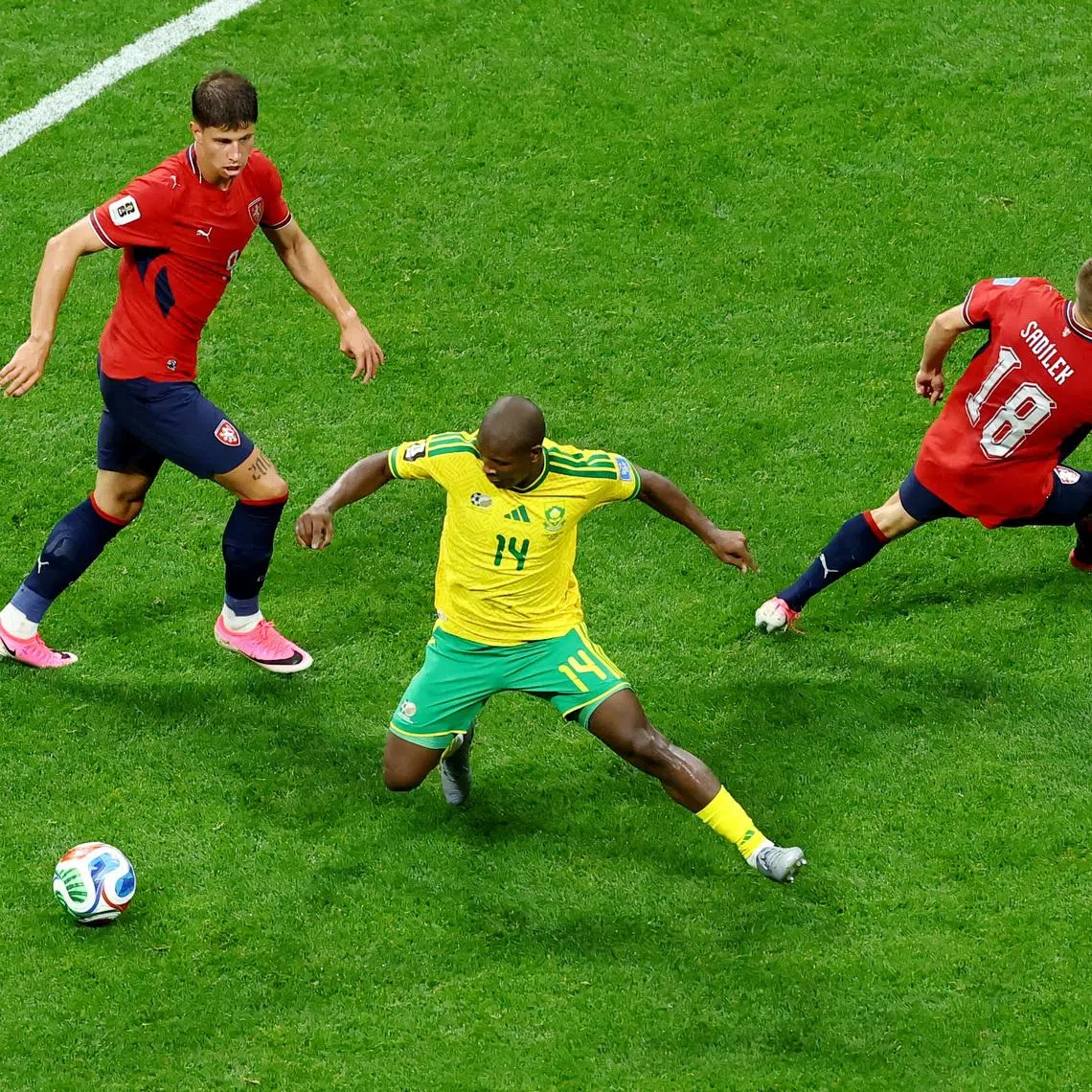 Soccer Football - FIFA World Cup 2026 - Group A - Czech Republic v South Africa - Atlanta Stadium, Atlanta, Georgia, U.S. - June 18, 2026 South Africa's Mbekezeli Mbokazi in action with Czech Republic's Adam Hlozek and Michal Sadilek REUTERS/Bernadett Szabo