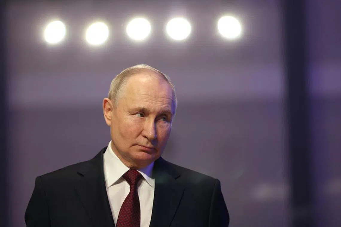 Russian President Vladimir Putin visits Hermitage museum in Saint Petersburg, Russia, November 17, 2023.  Sputnik/Gavriil Grigorov/Kremlin via REUTERS