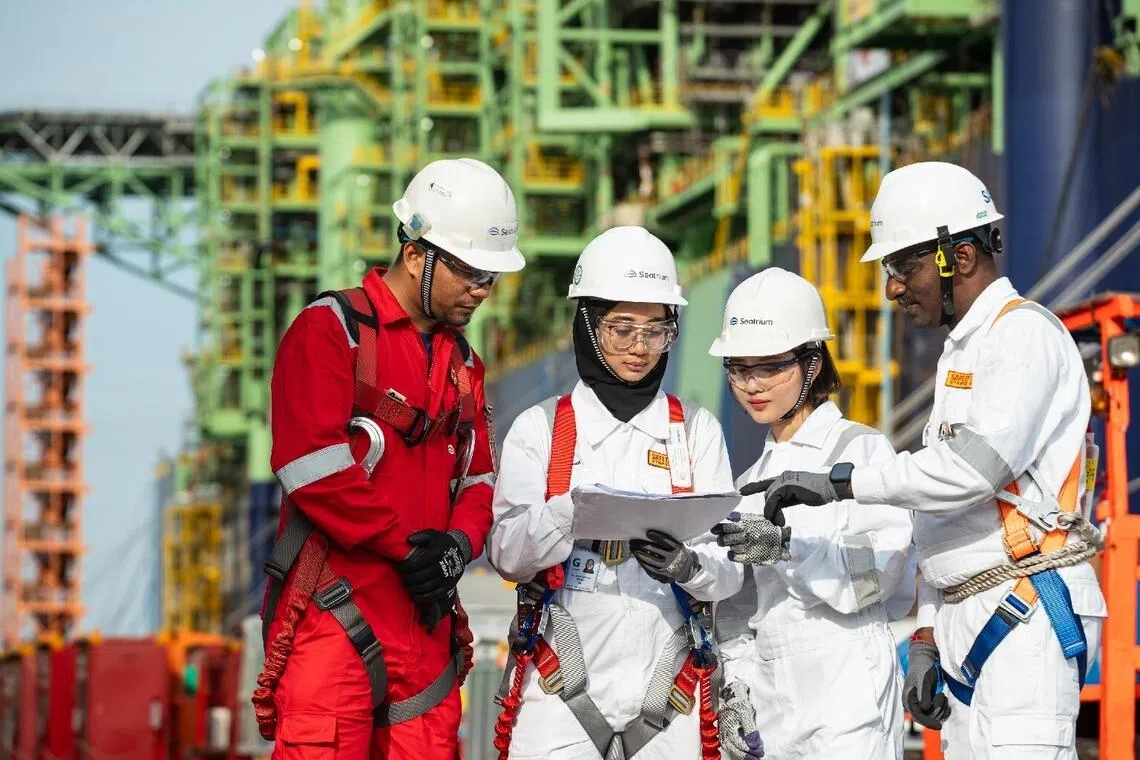 seatrium transformation from traditional shipbuilding to renewable energy projects