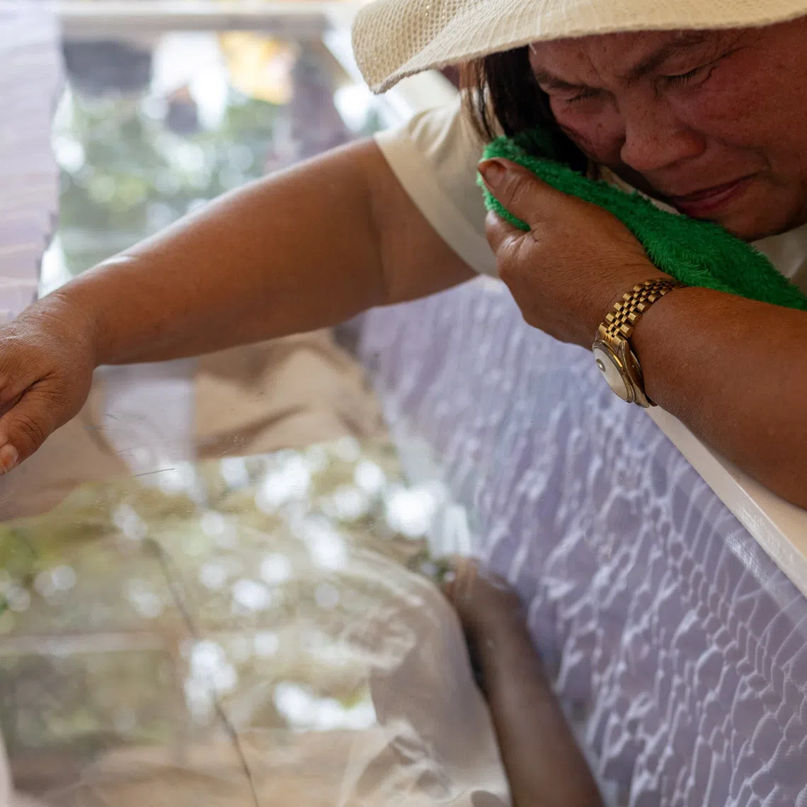 The aunt of Lady Jane Ytang, 17, who died during the magnitude 6.9 quake, mourns over her coffin at a wake for victims in Bogo, Cebu, Philippines, October 2, 2025. REUTERS/Eloisa Lopez