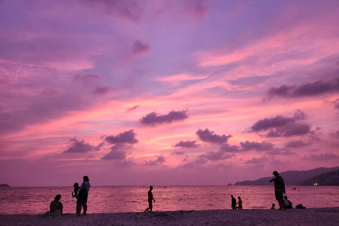 hyletter - Patong beach is one of the most popular beaches in Phuket.