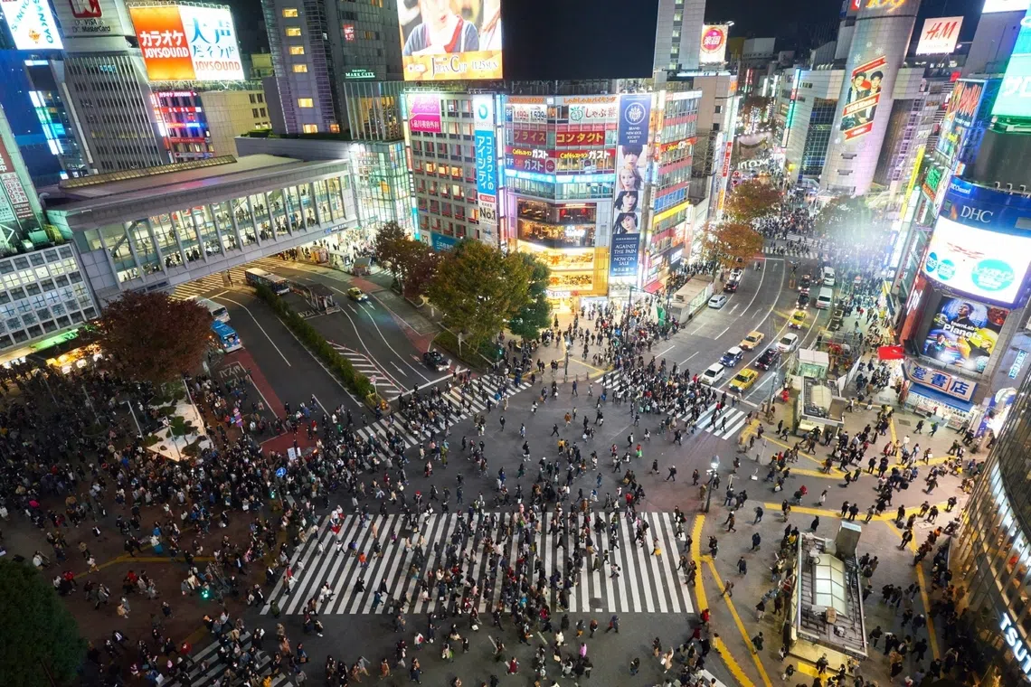 Japanese businesses have urged the government to come up with a comprehensive policy to support foreign residents.