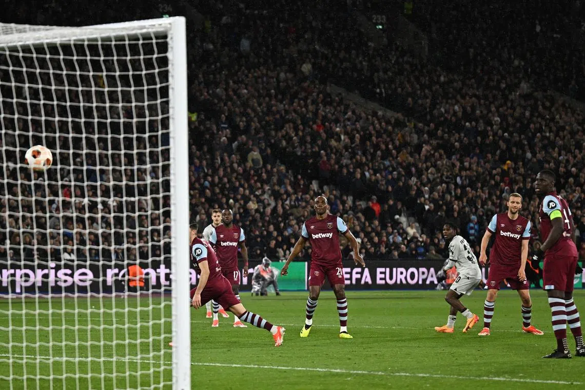 Soccer Football - Europa League - Quarter Final - Second Leg - West Ham United v Bayer Leverkusen - London Stadium, London, Britain - April 18, 2024 Bayer Leverkusen's Jeremie Frimpong scores their first goal REUTERS/Dylan Martinez