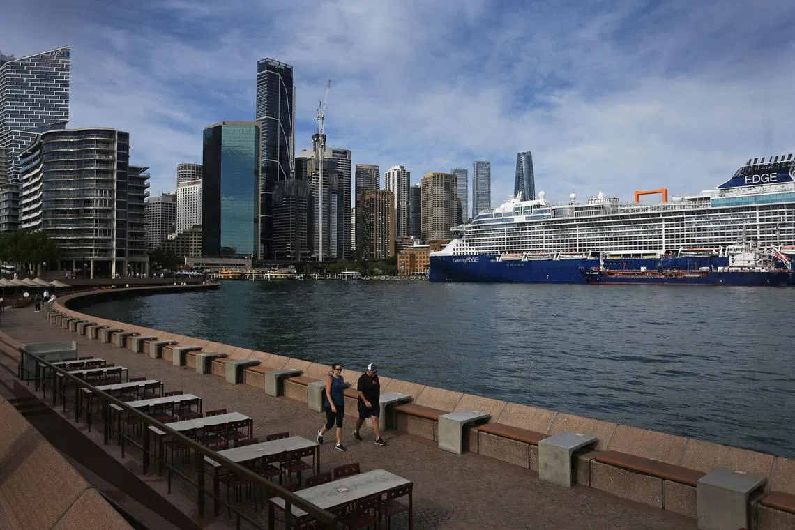 Annual growth slowed to 0.8 per cent, from 1.0 per cent the previous quarter, contrary to expectations of a small pick up to 1.1 per cent. 