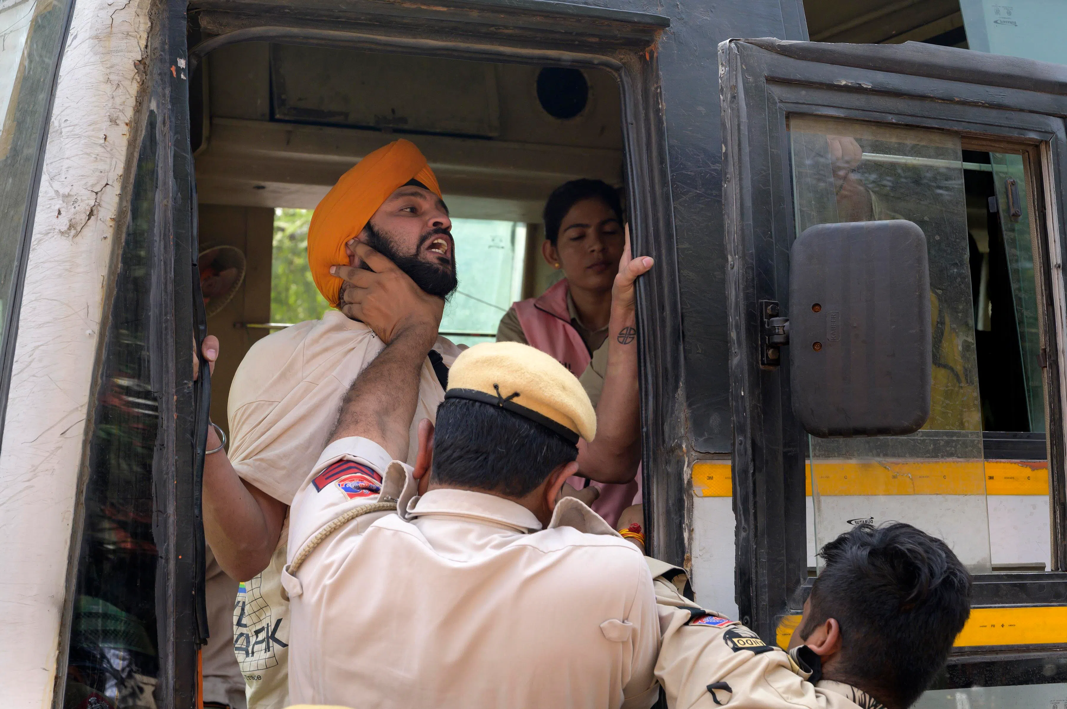 Security personnel confronting protesters demanding the resignation of chief election commissioner Gyanesh Mishra, in New Delhi, India, on Oct 10.