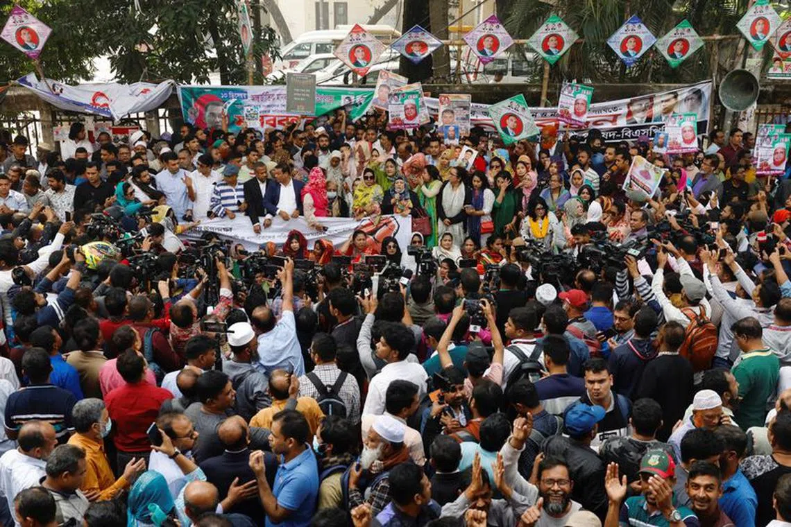Members of the Bangladesh Nationalist Party (BNP) join in a human-chain protest to mark the International Human Rights Day, demanding the release of BNP activists who were arrested, ahead of the twelfth national election, in front of the National Press Club in Dhaka, Bangladesh, December 10, 2023. REUTERS/Mohammad Ponir Hossain/File Photo