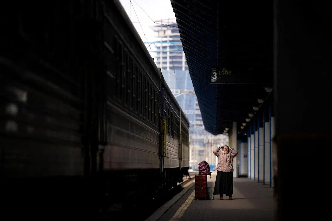 A woman stands on a platform at the main train station in Kyiv, amid Russia's attack on Ukraine, March 24, 2025.  REUTERS/Thomas Peter