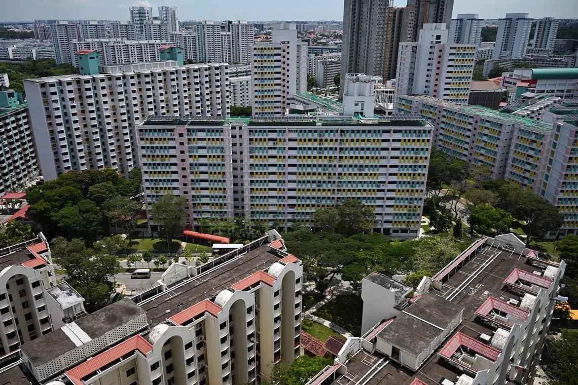ST20250923_202596400993 Kua Chee Siong/ pixgeneric/ Generic pix of HDB housing in Toa Payoh on Sep 23, 2025, for the Parliament debate on lease decay for ageing HDB flats. The Government will focus its efforts on the Voluntary Early Redevelopment Scheme (Vers), with the aim of rolling it out to a few sites in the first half of the 2030s. Vers will let home owners of selected precincts that are aged about 70 and up choose if they want their homes to be acquired by the Government for redevelopment before their leases run out.