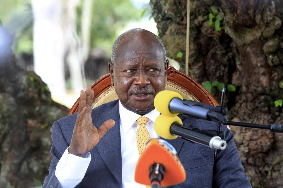 FILE PHOTO: Uganda incumbent and President elect Yoweri Museveni addresses the nation at his country home in Rwakitura, Kirihura district in western Uganda, February 21, 2016. REUTERS/James Akena/File Photo