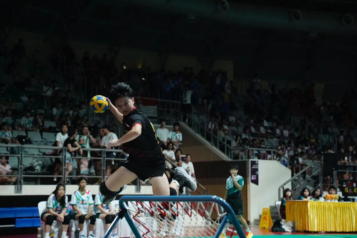 Andria Bong scoring the winning goal in the U-18 girls' 28-27 win over Macau in the final of the Asia-Pacific Youth Tchoukball Championships in Johor.