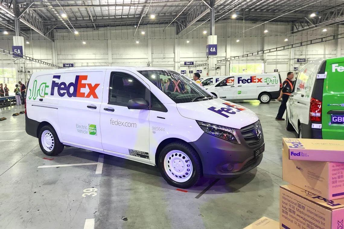 The new FedEx electric van fleet will make parcel deliveries from FedEx’s facility in the Airport Logistics Park to the rest of Singapore.