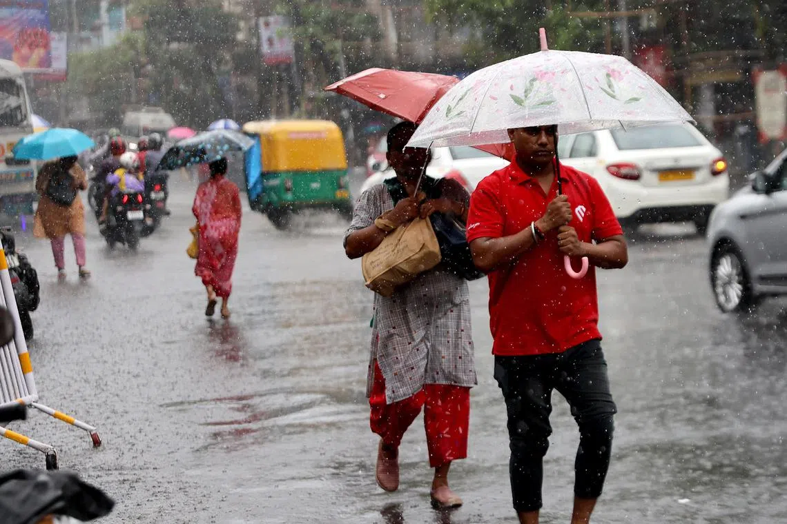 Cyclone Dana is expected to cross the coasts of the states between midnight and the morning of Oct 25.