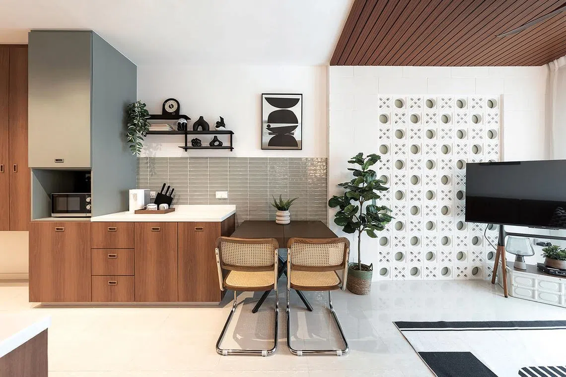 Despite a footprint of just 581 sq ft, this teacher's apartment is elevated by elegant design choices. 