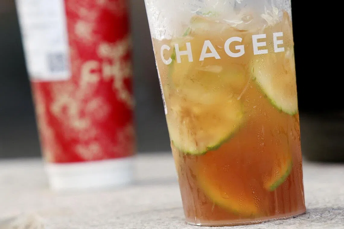 Chagee has rolled out a line of extracted brewed teas and cha lattes at prices double or even triple what other chains charge for their discounted drinks. 