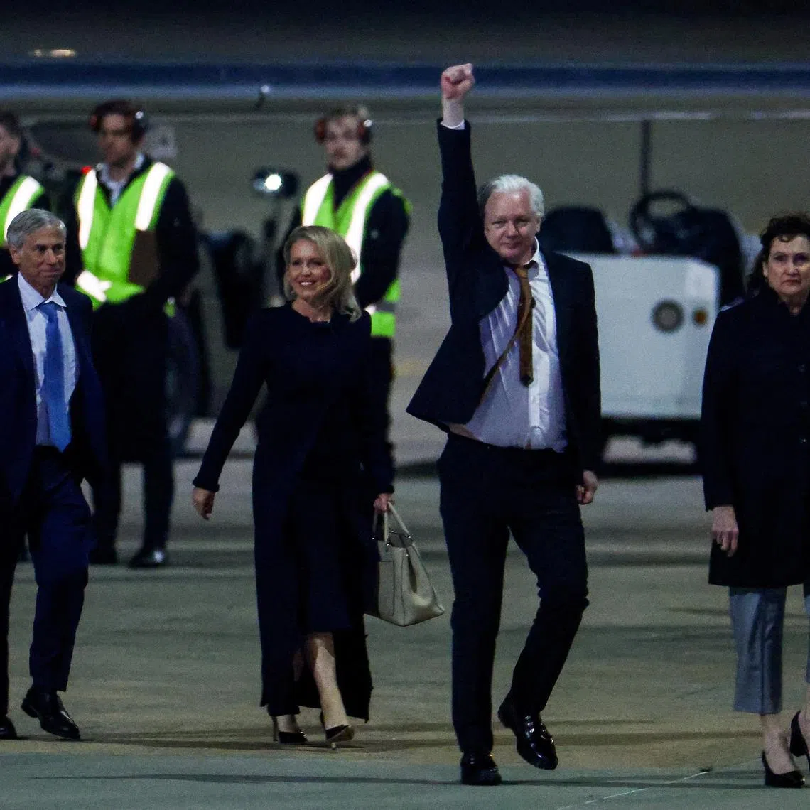 WikiLeaks founder Julian Assange gestures as he arrives in Canberra, Australia, June 26, 2024. REUTERS/Edgar Su