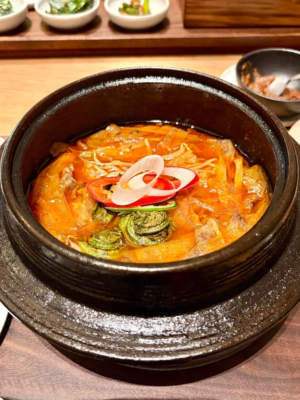 Na Oh’s Spicy Beef and Spring Leek Gomtang.