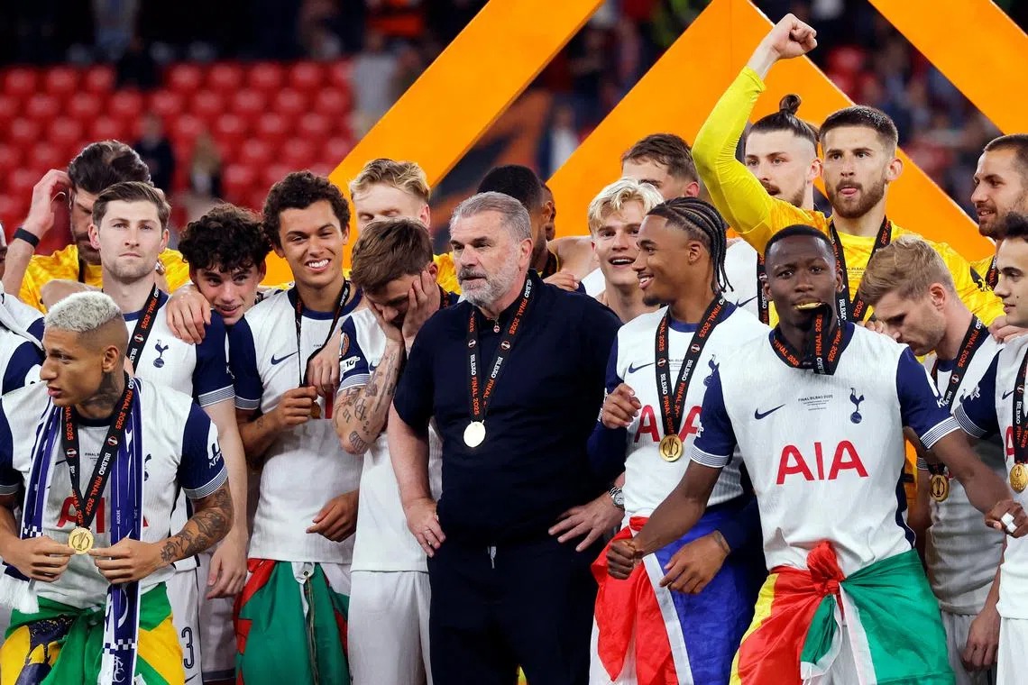FILE PHOTO: Soccer Football - Europa League - Final - Tottenham Hotspur v Manchester United - San Mames, Bilbao, Spain - May 21, 2025 Tottenham Hotspur manager Ange Postecoglou with his players ahead of the trophy lift after winning the Europa League Final REUTERS/Andrew Couldridge/File Photo