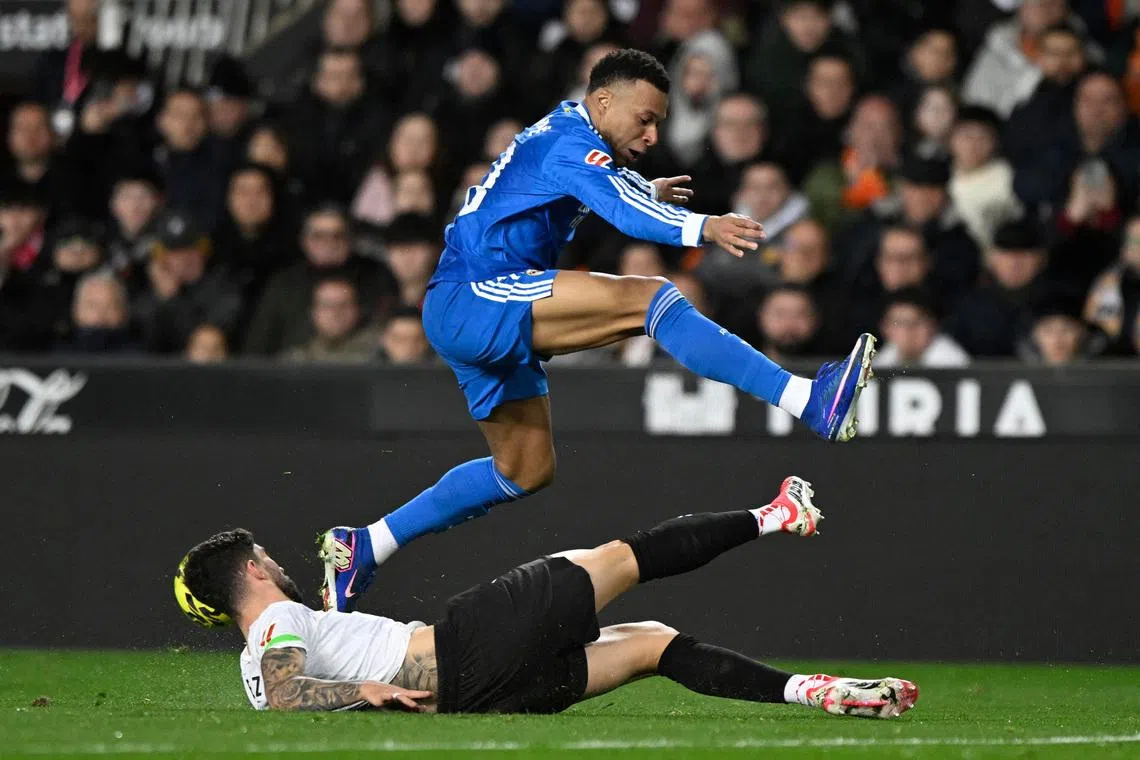 Soccer Football - LaLiga - Valencia v Real Madrid - Estadio de Mestalla, Valencia, Spain - February 8, 2026 Real Madrid's Kylian Mbappe in action with Valencia's Unai Nunez REUTERS/Pablo Morano