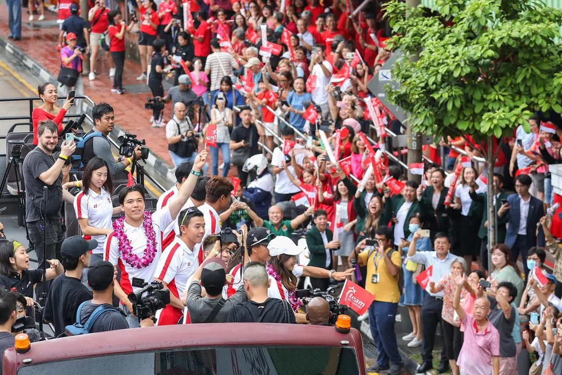 ST20240814_202400800556/dgbus14/Luther Lau/ Osmond Chia Quan En/ The Singapore Paris Olympics Team waving to supporters at the parade. Taken at Eu Tong Seng Street.