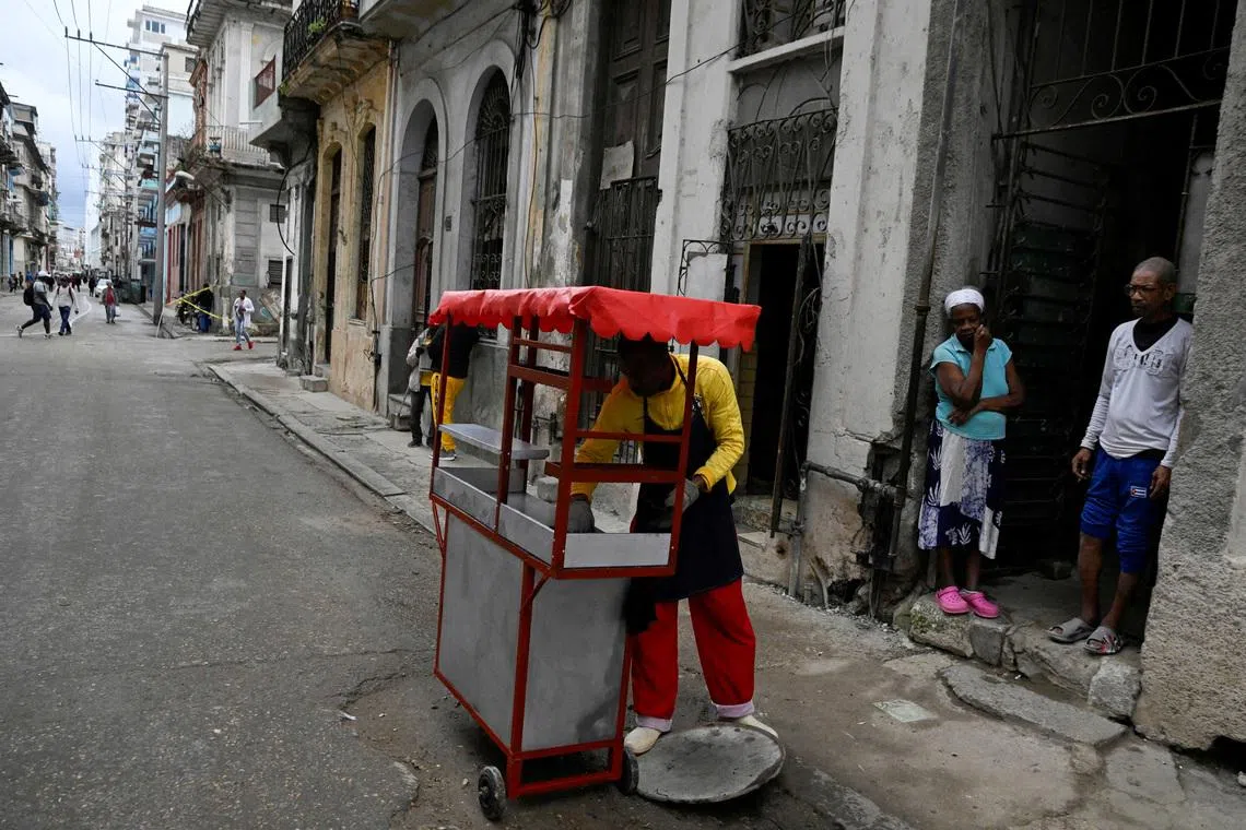 FILE PHOTO: People wait to buy food from a street kart in Havana, as Cubans from all walks of life hunker into survival mode, navigating seemingly interminable blackouts and soaring prices for food, fuel, and transport, while the United States threatens a stranglehold on the communist-run nation, Cuba, January 30, 2026. REUTERS/Norlys Perez/File Photo