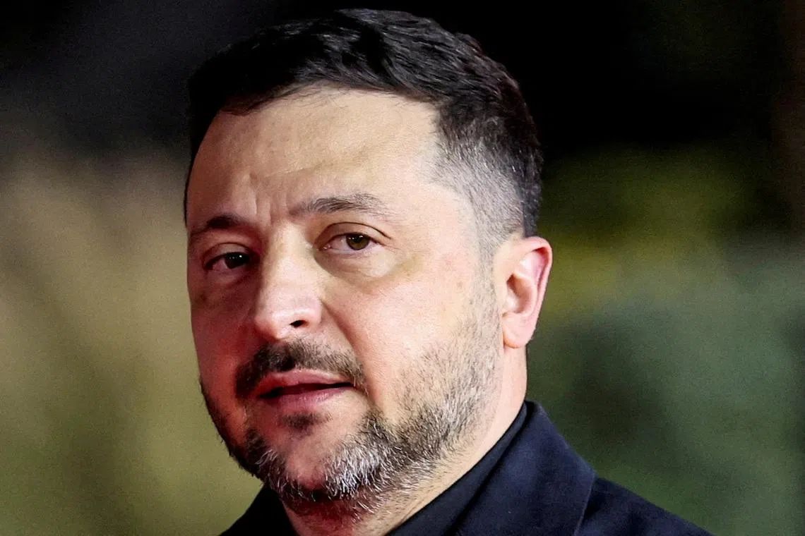 وطن نيوز – ودعا زيلينسكي، في رسالة مفتوحة، بوتين لإجراء محادثات لإنهاء الحرب