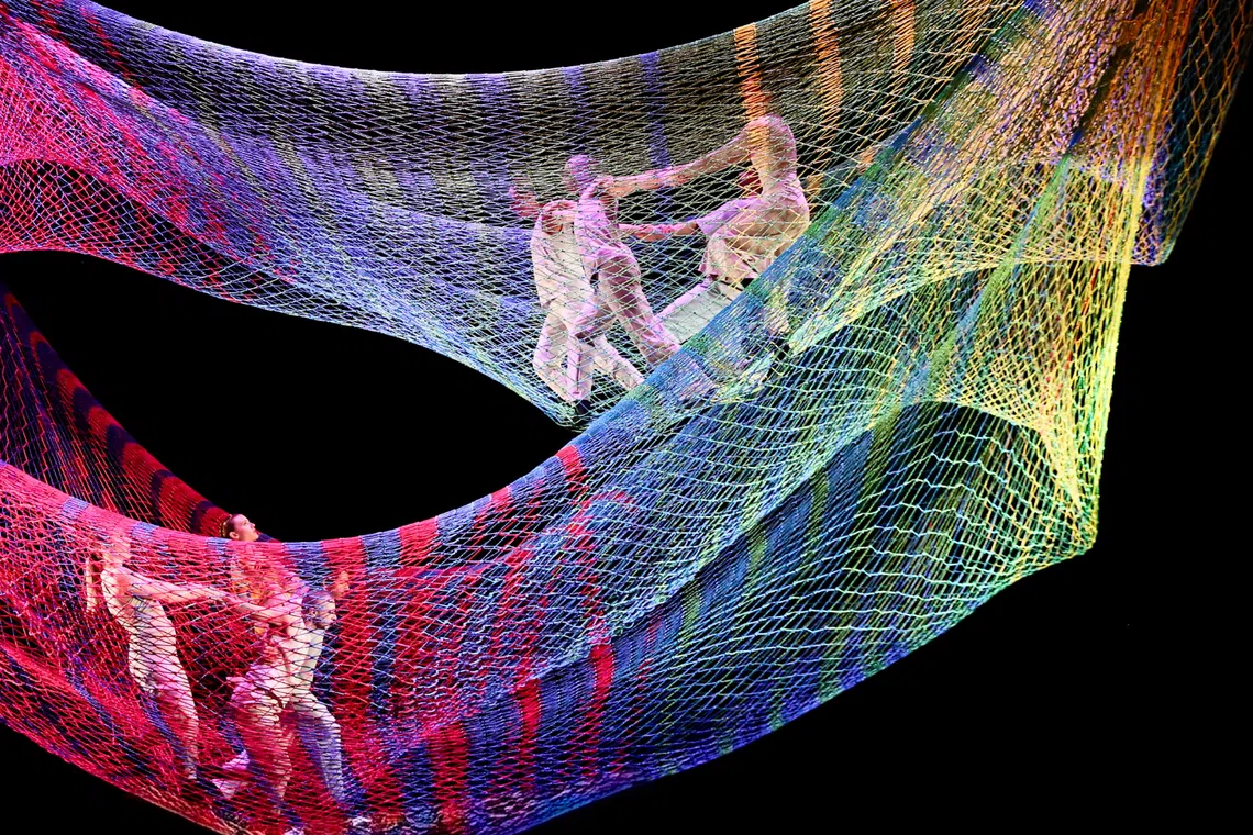 Noli Timere is an aerial performance on a net sculpture.