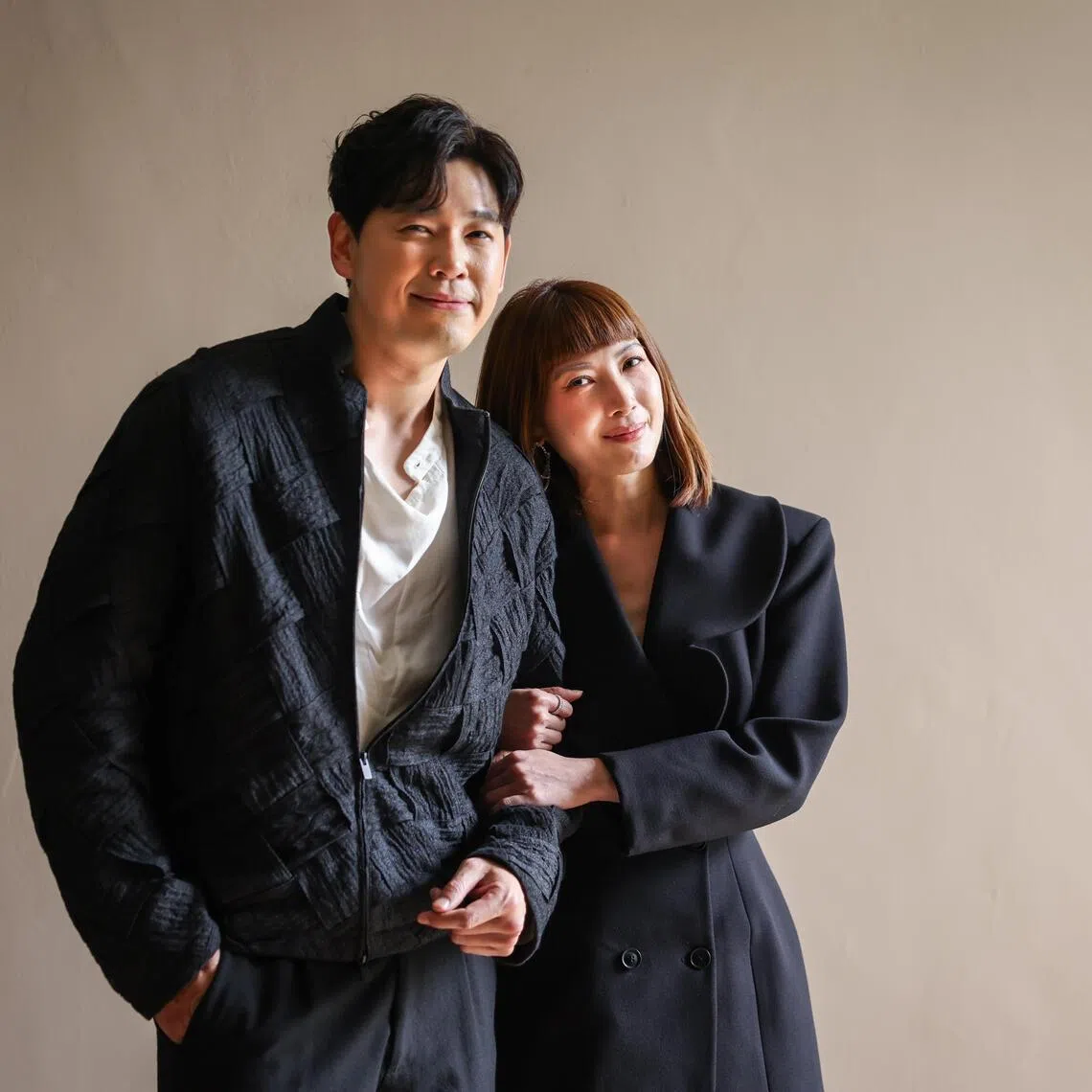 Romeo Tan and Jeanette Aw play a married couple who embarks on a road trip to rekindle their romance in Highway To Somewhere. 