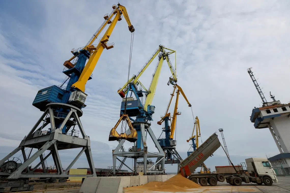 FILE PHOTO: Wheat grain is loaded into the cargo vessel Mezhdurechensk before its departure for the Russian city of Rostov-on-Don in the course of Russia-Ukraine conflict in the port of Mariupol, Russian-controlled Ukraine, October 25, 2023. REUTERS/Alexander Ermochenko/File Photo