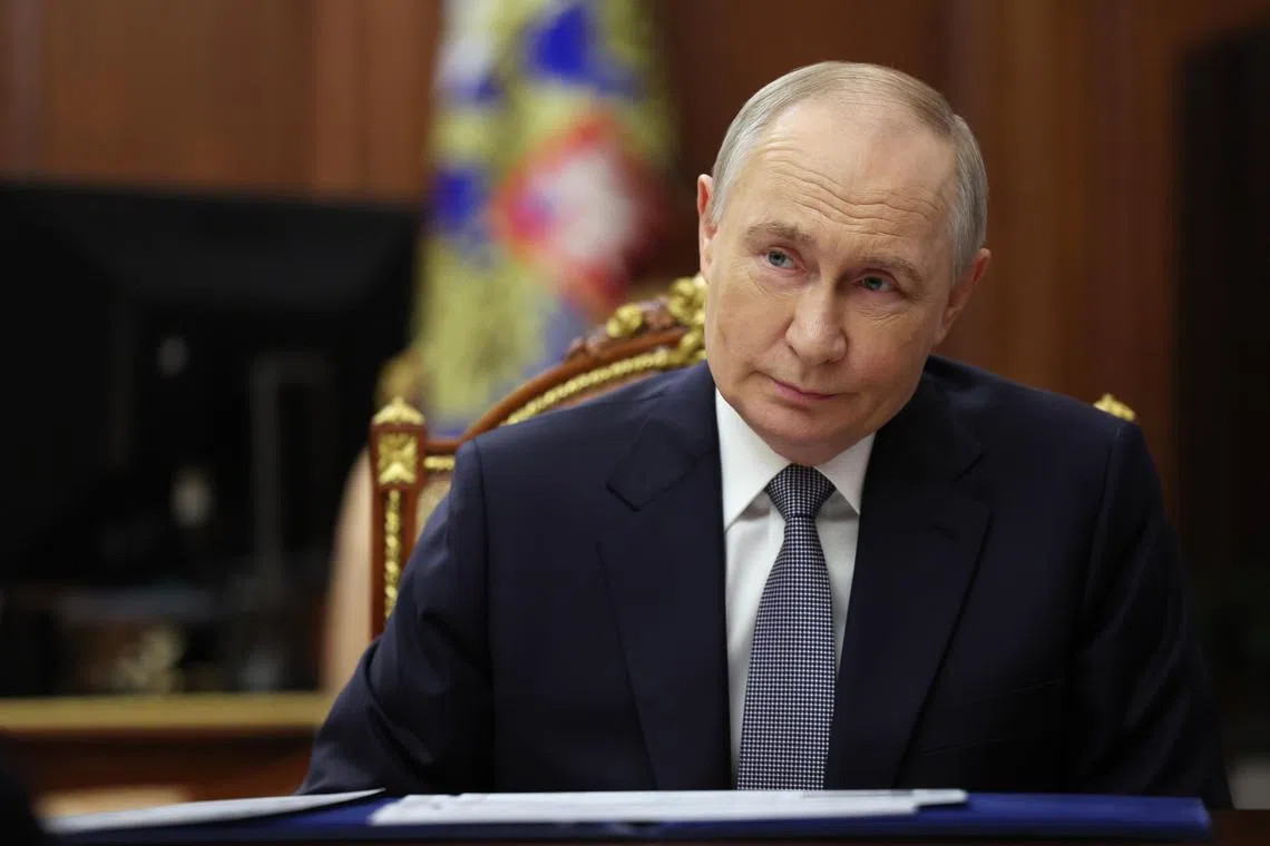 epa12009734 Russian President Vladimir Putin attends a meeting with Russian Culture Minister Olga Lyubimova, at the Kremlin in Moscow, Russia, 04 April 2025.  EPA-EFE/VYACHESLAV PROKOFYEV / SPUTNIK / KREMLIN POOL / POOL MANDATORY CREDIT