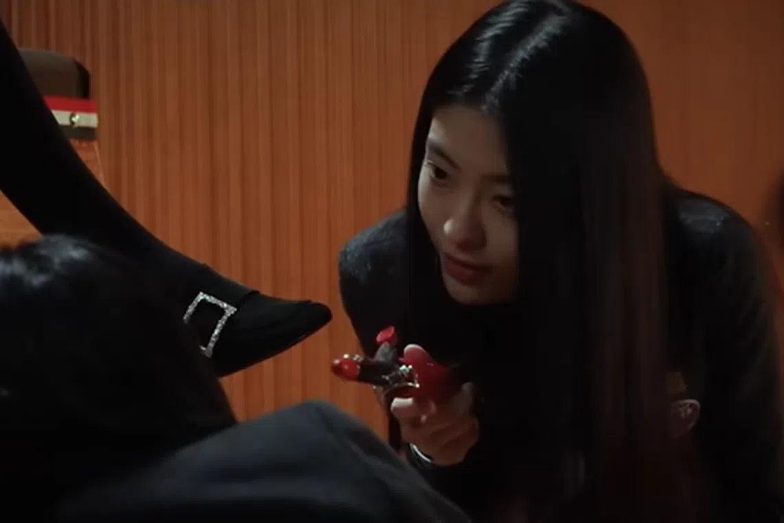 The act of using heat-styling tools, including a hair curler, is a crime categorised under special injury.